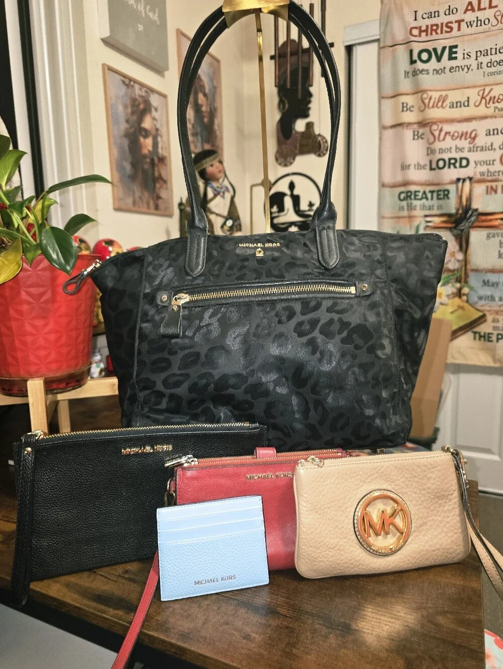 Michael Kors Bundle - Picture 1 of 16